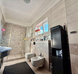 Casa, 6 rooms, 240 mp Bucuresti/Dacia