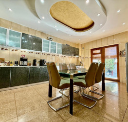 Casa, 6 rooms, 240 mp Bucuresti/Dacia