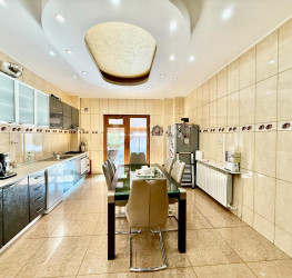 Casa, 6 rooms, 240 mp Bucuresti/Dacia