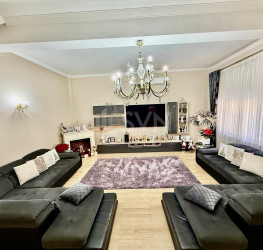 Casa, 6 rooms, 240 mp Bucuresti/Dacia