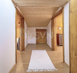 Casa, 6 rooms, 258 mp Brasov/Centru