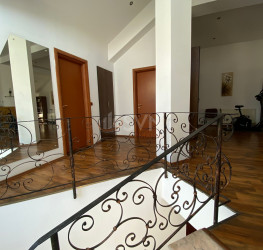 Casa, 6 rooms, 275 mp Bucuresti/Bucurestii Noi