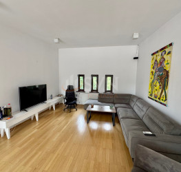 Casa, 6 rooms, 275 mp Bucuresti/Calea Calarasilor