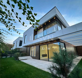 Casa, 6 rooms, 300 mp Bucuresti/Pipera