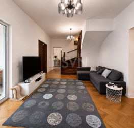 Casa, 6 rooms, 355 mp Bucuresti/Polona