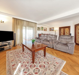 Casa, 6 rooms, 358 mp Brasov/Centru