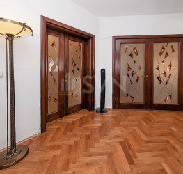 Casa, 6 rooms, 358 mp Brasov/Centru