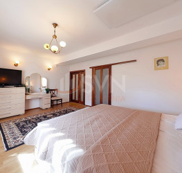 Casa, 6 rooms, 358 mp Brasov/Centru