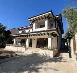 Casa, 6 rooms, 370 mp Bucuresti/Iancu Nicolae