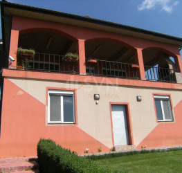 Casa, 6 rooms, 500 mp Dambovita/Centru