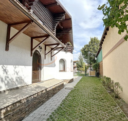 Casa, 7 camere, 240 mp Brasov/Baciu