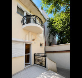 Casa, 7 camere, 286.12 mp Bucuresti/P-ta Victoriei
