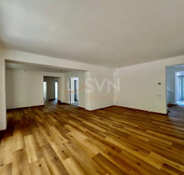 Casa, 7 camere, 330 mp Bucuresti/Bucurestii Noi