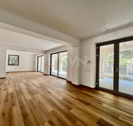 Casa, 7 camere, 330 mp Bucuresti/Bucurestii Noi