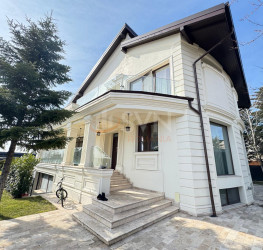 Casa, 7 camere, 359.41 mp Bucuresti/Iancu Nicolae