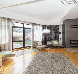 Casa, 7 camere, 400 mp Brasov/Centru