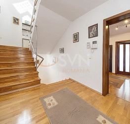 Casa, 7 camere, 400 mp Brasov/Centru