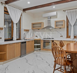 Casa, 7 rooms, 200 mp Bucuresti/Pipera