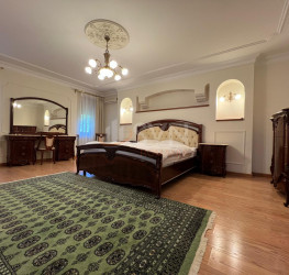 Casa, 7 rooms, 200 mp Bucuresti/Pipera