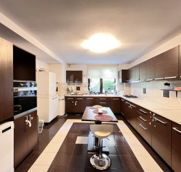 Casa, 7 rooms, 310 mp Bucuresti/Pipera