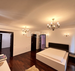 Casa, 7 rooms, 310 mp Bucuresti/Pipera