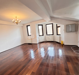 Casa, 7 rooms, 310 mp Bucuresti/Pipera