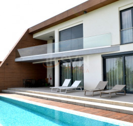 Casa, 7 rooms, 330 mp Bucuresti/Pipera
