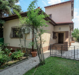 Casa, 7 rooms, 390 mp Bucuresti/Domenii