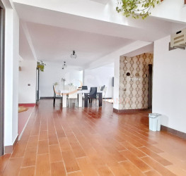 Casa, 7 rooms, 480 mp Brasov/Baciu