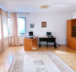 Casa, 7 rooms, 710 mp Brasov/Centru