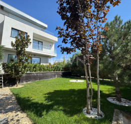 Casa, 7 rooms in LAKE 15 Ilfov/Mogosoaia