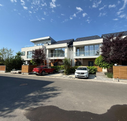 Casa, 7 rooms in LAKE 15 Bucuresti/Chitila