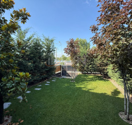 Casa, 7 rooms in LAKE 15 Bucuresti/Chitila