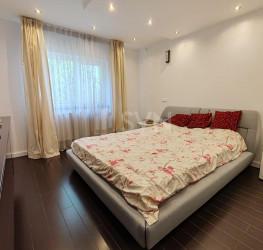 Casa, 8 camere, 208 mp Bucuresti/Vitan