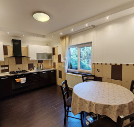 Casa, 8 camere, 208 mp Bucuresti/Vitan