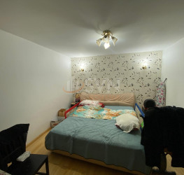 Casa, 8 camere, 240 mp Bucuresti/Giulesti