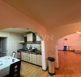 Casa, 8 camere, 240 mp Bucuresti/Giulesti