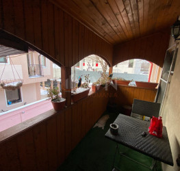 Casa, 8 camere, 240 mp Bucuresti/Giulesti