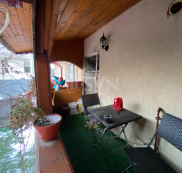 Casa, 8 camere, 240 mp Bucuresti/Giulesti