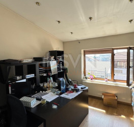 Casa, 8 camere, 332 mp Bucuresti/1 Mai