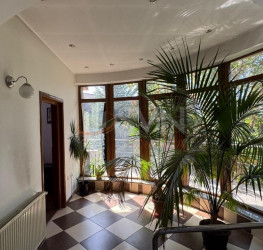 Casa, 8 camere, 332 mp Bucuresti/1 Mai