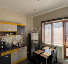 Casa, 8 camere, 332 mp Bucuresti/1 Mai