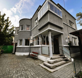 Casa, 8 rooms, 160 mp Bucuresti/Domenii