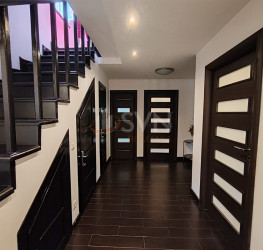 Casa, 8 rooms, 208 mp Bucuresti/Vitan