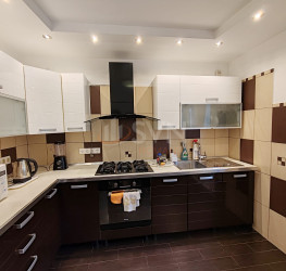 Casa, 8 rooms, 208 mp Bucuresti/Vitan