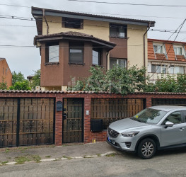 Casa, 8 rooms, 208 mp Bucuresti/Vitan