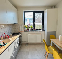 Casa, 8 rooms, 225 mp Bucuresti/Titan
