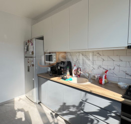 Casa, 8 rooms, 225 mp Bucuresti/Titan
