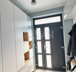 Casa, 8 rooms, 225 mp Bucuresti/Titan