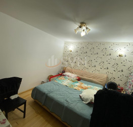 Casa, 8 rooms, 240 mp Bucuresti/Giulesti